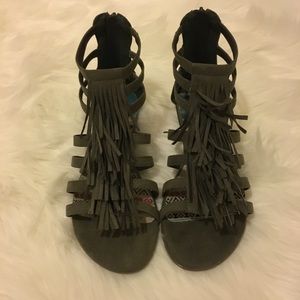 Olive Finge Sandals